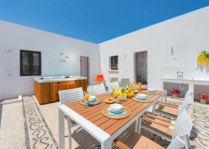 Willa Luxury Rhodes Diamond Hot Tub Beautiful